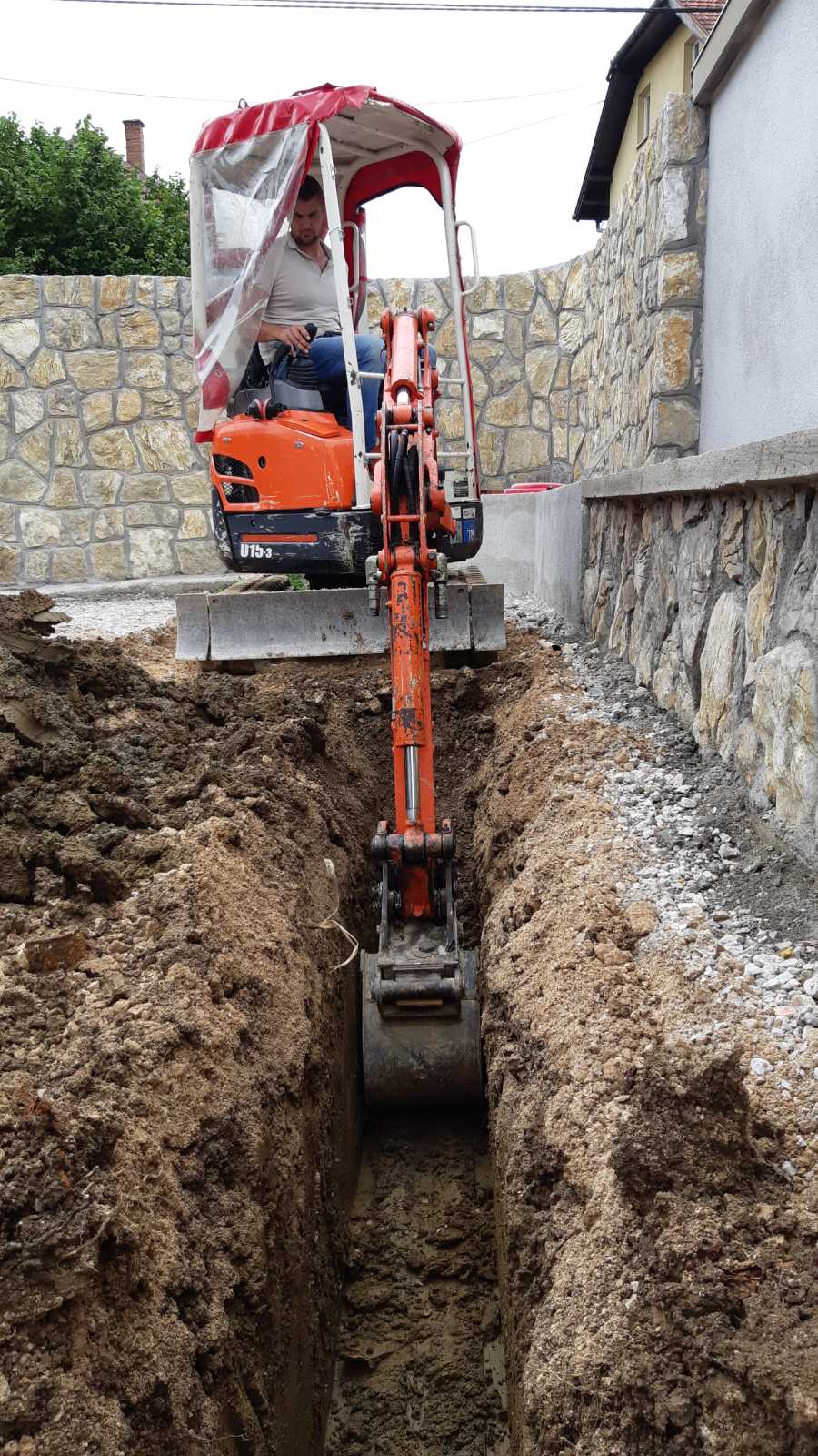 IMG-8d38701f2a73c215678a75617d810381-V-2